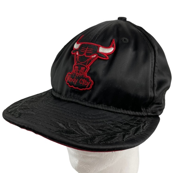 NBA Accessories - Chicago Bulls Unique Embroidered Brim Sleek New Era Hardwood Classics Patch M/L